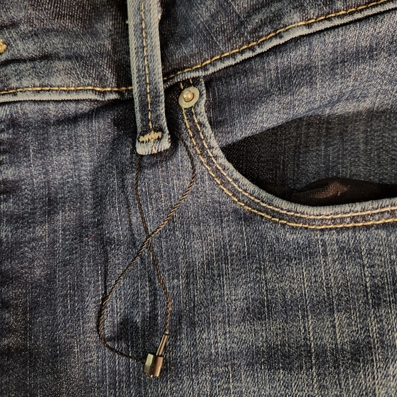 NWT.. Women's Levis Signature Super skinny, shaping jeans - Picture 10 of 12